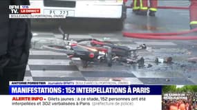 Manifestations à Paris: des barricades, des trottinettes et des vélos incendiés