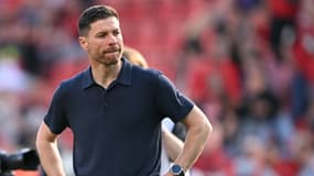 Xabi Alonso sur le banc du Bayer Leverkusen, le 12 avril 2025.