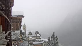 La commune de Saint-Véran, située à 2000m d'altitude, est recouverte d'un manteau blanc en cette fin de mois d'août.