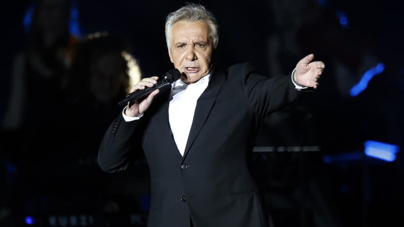 Michel Sardou sur la scène de Bercy, le 12 décembre 2012 à Paris. (Photo d'illustration)