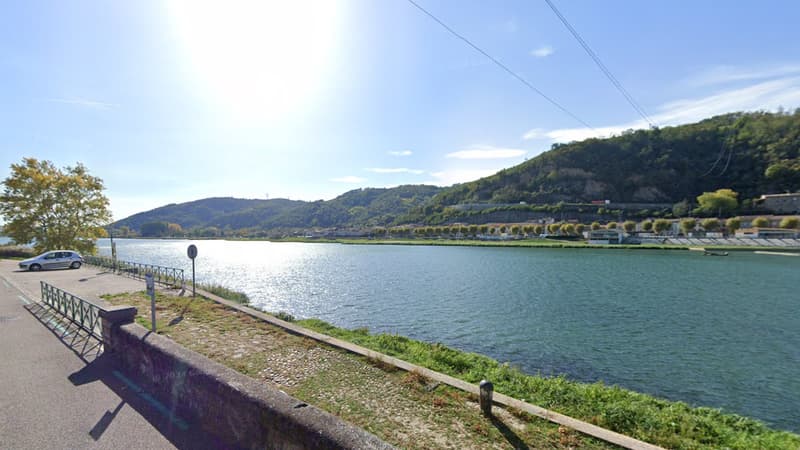 Sablons: un bateau de croisière avec près de 130 passagers percute une barge sur le Rhône