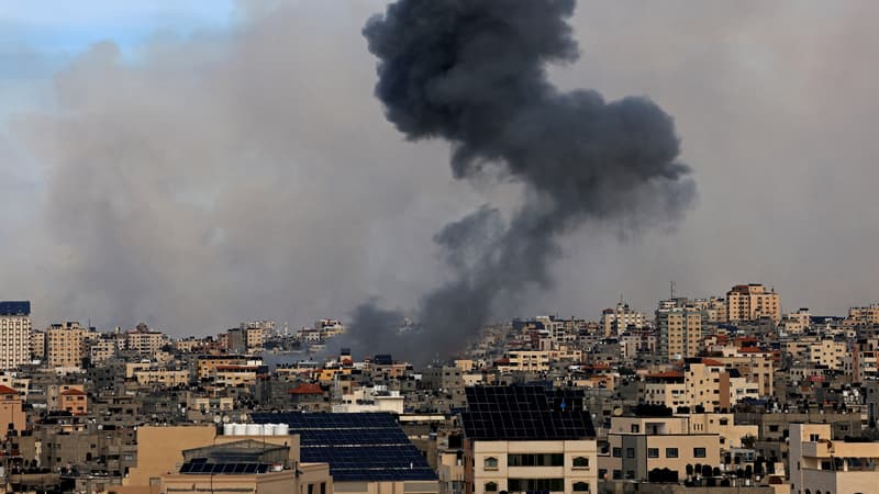 EN DIRECT - Attaques en Israël: au moins 900 morts, le Hamas menace d'exécuter des otages face aux frappes sur Gaza