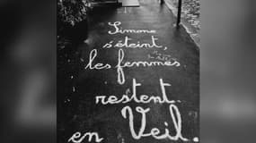 Cette artiste parisienne a voulu rendre hommage à Simone Veil, à sa façon