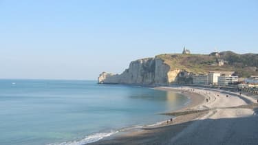 La plage d'Etretat, en Normandie.