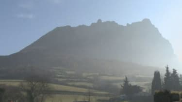 Selon certaines théories, la fin du monde aurait lieu à Bugarach, dans l'Aude.