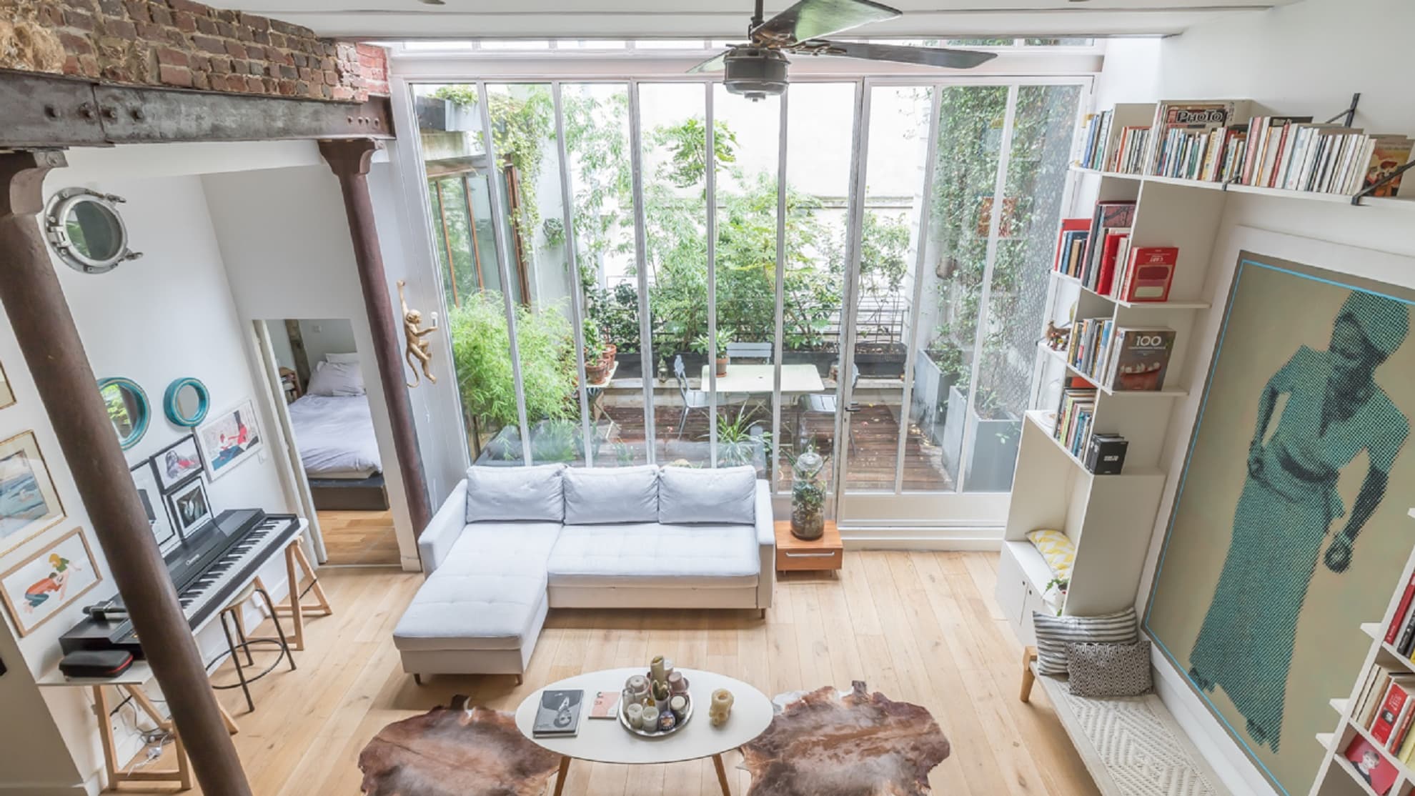 La terrasse privative de ce loft situé dans le 10e arrondissement de Paris s'étend sur 12m² et donne sur le séjour. Un bien immobilier de 112m2 proposé au prix de 1,6 millions d'euros. La terrasse privative de ce loft situé dans le 10e arrondissement de Paris s'étend sur 12m² et donne sur le séjour. Un bien immobilier de 112m2 proposé au prix de 1,6 millions d'euros.