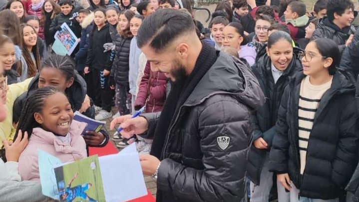 Sofiane Atik, joueur de Bourgoin-Jallieu, coqueluche du collège dans lequel il se reconvertit, février 2025 Sofiane Atik, joueur de Bourgoin-Jallieu, coqueluche du collège dans lequel il se reconvertit, février 2025