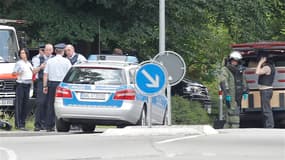 Quatre personnes ont été tuées mercredi au cours d'une prise d'otages à Karlsruhe, dans le sud-ouest de l'Allemagne, lors d'une procédure d'expulsion d'un appartement. Parmi les cadavres découverts par les forces de l'ordre, se trouve probablement celui d