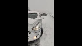 Les images d'automobilistes bloqués sur l'A75 en Lozère à cause de fortes chutes de neige