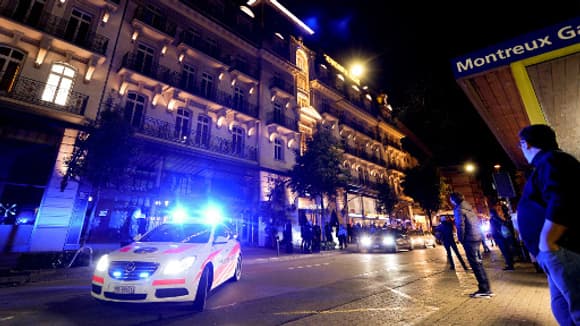La police bloque une rue à l'arrivée de la délégation du régime syrien, le 21 janvier, à Montreux en Suisse. La police bloque une rue à l'arrivée de la délégation du régime syrien, le 21 janvier, à Montreux en Suisse.