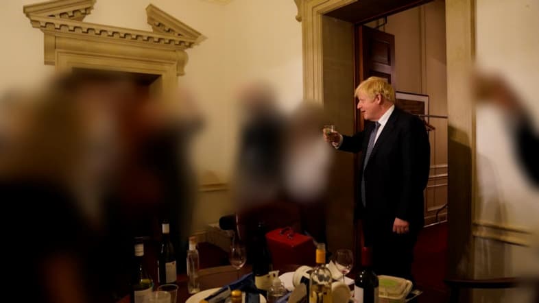 Boris Johnson lors d'une fête organisée au 10 Downing street le 13 novembre 2020. 