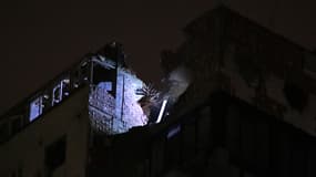 Un immeuble frappé par un drone russe à Kiev, le 21 décembre 2023