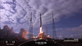Une fusée de SpaceX envoie 143 satellites dans l'espace en une seule mission, un record