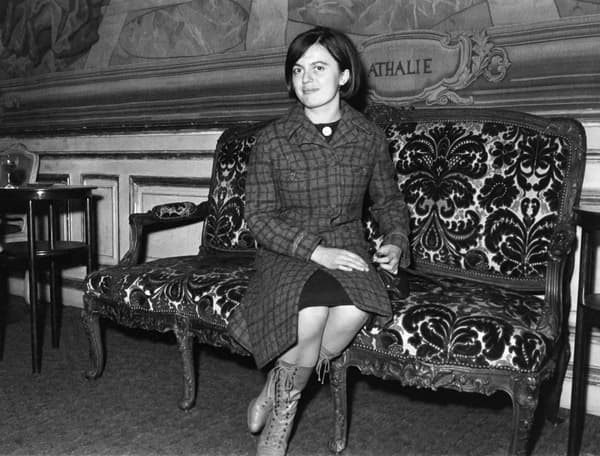 Monique Wittig lors de la remise du prix Médicis pour son livre L'Opoponax en 1964. 