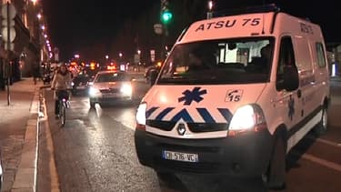 L'ambulance qui a transporté Jacques Chirac, lundi soir, à la sortie du domicile de l'ancien président.