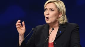 Marine Le Pen s'inquiète d'une "loi El Khomri puissance 1000".