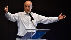 Le maire de Bordeaux Alain Juppé, lors d'un discours à Avrille, le 1er juillet 2015