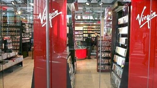 Virgin Megastore est frappé par les difficultés du secteur de la distribution de biens culturels, tout comme la Fnac