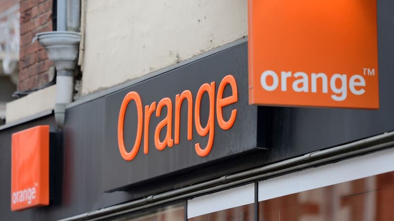 Alors que les agences bancaires sont vides, les boutiques Orange sont pleines, remarque un expert.