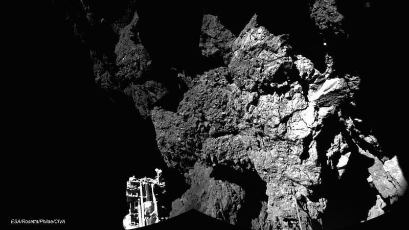 La première image de la comète Tchouri envoyée par le robot Philae. 