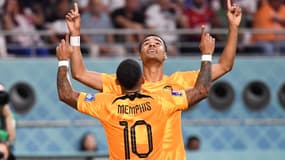 Memphis Depay et Cody Gakpo avec les Pays-Bas