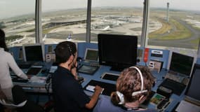 Des contrôleurs aériens dans une tour de contrôle de de Roissy CCG. (illustration)
