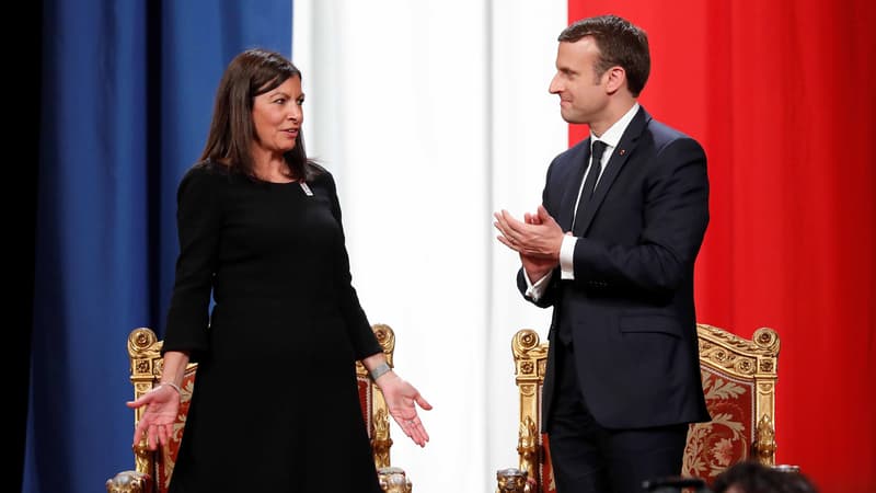Emmanuel Macron et Anne Hidalgo, le 14 mai, à l'Hôtel de Ville de Paris.
