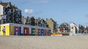 La plage de Malo-les-Bains à Dunkerque dans le Nord, le 25 juillet 2023