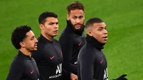 de gauche à droite: Marquinhos, Thiago Silva, Neymar et Kylian Mbappé