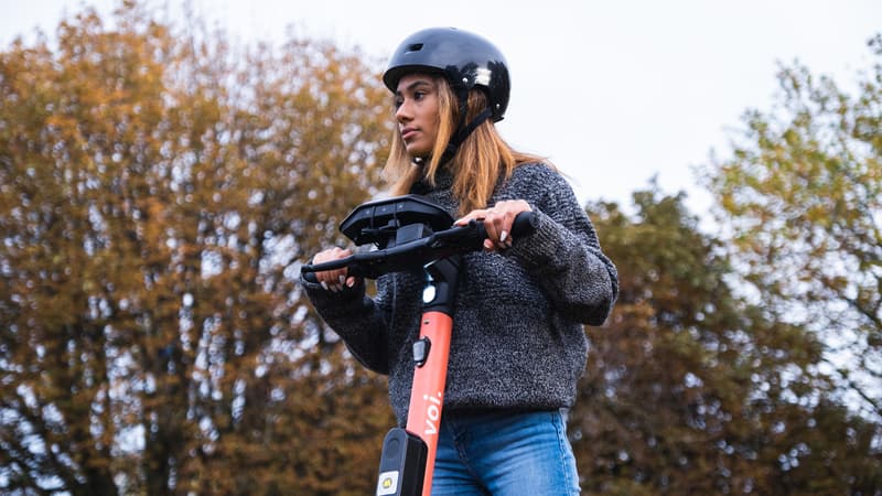 Voi/BlaBla Ride et Luna déploient la première technologie IA embarquée au monde qui détecte les piétons et analyse l'environnement de la trottinette