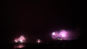 Feux d’artifice pour le départ de l’Hermione - Témoins BFMTV