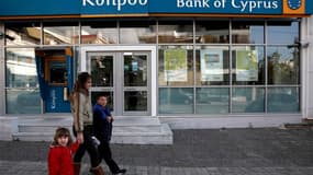 La taxation des dépôts bancaires à Chypre décidée par la zone euro suscite l'inquiétude, aussi bien chez les politiques, les investisseurs et la population qui craignent que cette décision inédite n'ait créé un précédent. La taxe prévue est de 9,9% pour l
