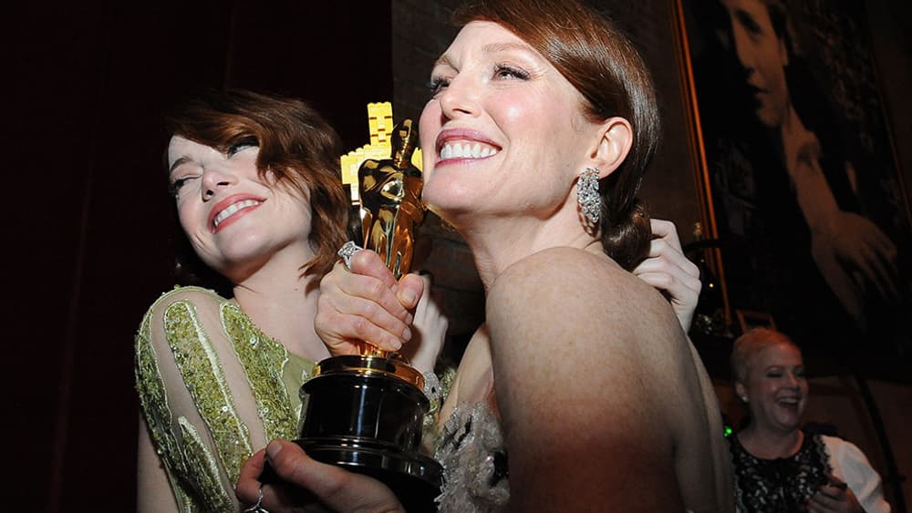 Emma Stone et Julianne Moore aux Oscars 2015.