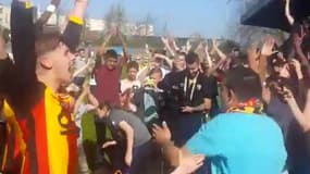 Les U19 du RC Lens ont fêté leur victoire face au PSG (1-0) avec leurs supporters en tribunes.