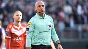 L'arbitre Bartolomeu Varela, à Valenciennes le 12 février 2022