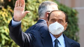 L'ancien Premier ministre italien Silvio Berlusconi quitte l'hôpital San Raffaele de Milan le 14 septembre 2020 après avoir été testé positif pour le coronavirus et hospitalisé depuis le 3 septembre. (Photo d'illustration)