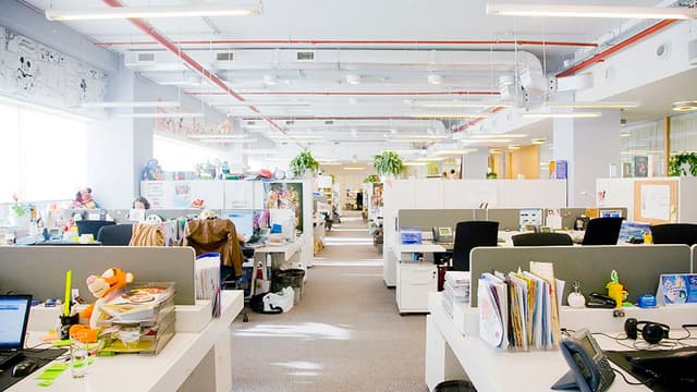 L'open space est l'espace de travail de référence des projets de groupe