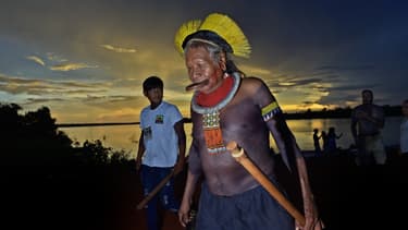 Le cacique brésilien Raoni Metuktire après une conférence de presse le 15 janvier 2020, dans son village de Piaracu dans l'Etat du Mato Grosso au Brésil