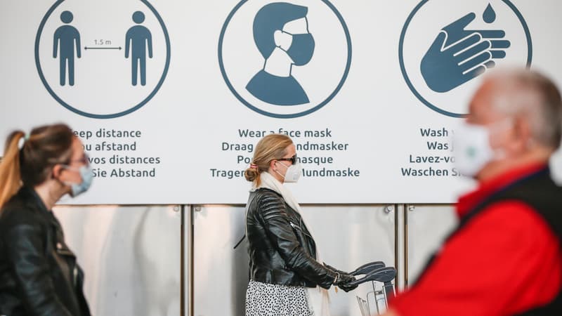 Des voyageurs à l'aéroport de Zaventem, en Belgique, le 15 juin 2020.