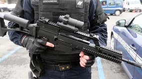 Samedi 1er décembre, un fusil d'assaut a été dérobé à la police à Paris (PHOTO D'ILLUSTRATION).