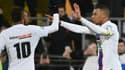 Neymar et Kylian Mbappé célèbrent un but du PSG contre le Pays de Cassel