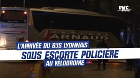 OM-OL : L'arrivée du bus lyonnais au stade Vélodrome sous escorte policière