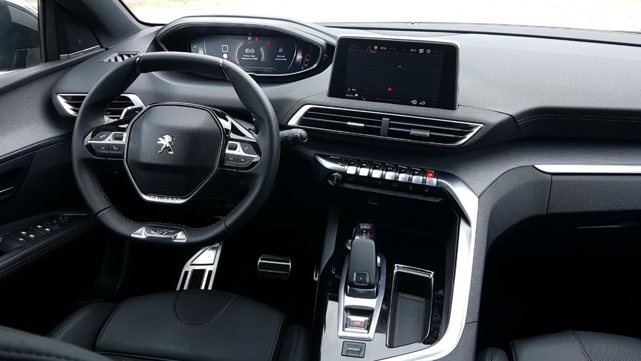 L'intérieur offre une nouvelle interprétation du i-cockpit de Peugeot L'intérieur offre une nouvelle interprétation du i-cockpit de Peugeot