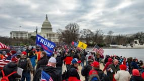 Des partisans de l'ex-président Donald Trump en route pour le Capitole le 6 janvier 2021 à Washington