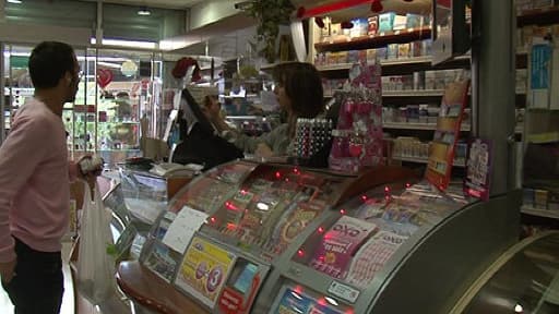 Pour son enquête, le plaignant a rencontré 1.500 détaillants et dépensé pour 33.000 euros en jeux à gratter (photo d'illustration).