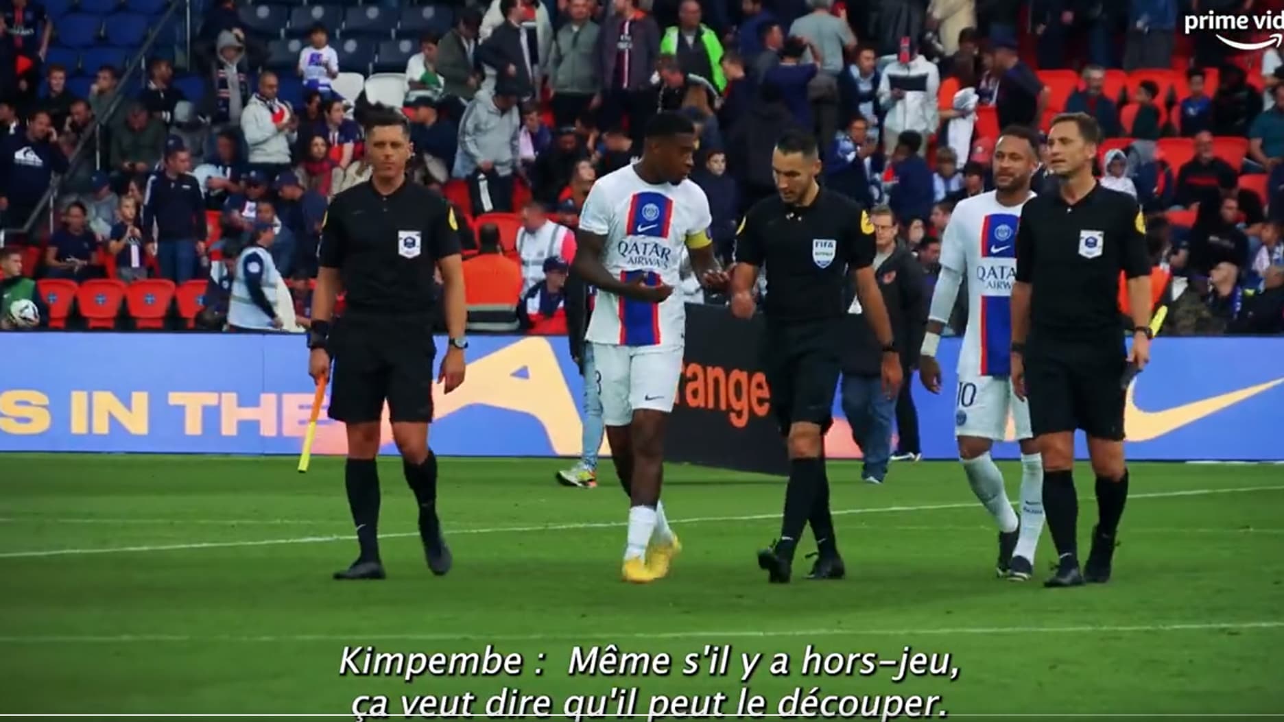 Discussion entre Presnel Kimpembe et l'arbitre