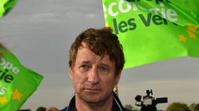 Le candidat EELV à la présidentielle 2022, Yannick Jadot, le 29 octobre 2022 lors d'une manifestation contre le projet de bassines à Sainte-Solline dans les Deux-Sèvres.