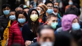 Des habitants de Hong Kong équipés de masques (photo d'illustration)