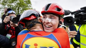 La joie de Mattias Skjelmose, vainqueur de l'Amstel Gold Race, le 20 avril 2025.