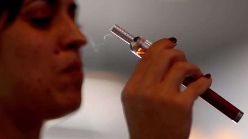 Le lancement d'une cigarette électronique à l'extrait de cannabis présentée comme "100% légale" suscite des interrogations de la part de spécialises.